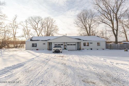 18133 Fostoria Rd, Pemberville, OH, 43450-9658 | Card Image