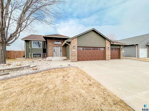 1215 Dundee Dr, Sioux Falls, SD, 57106 | Card Image