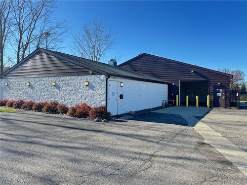 719 Sugar Ln, Elyria, OH, 44035-6313 | Card Image