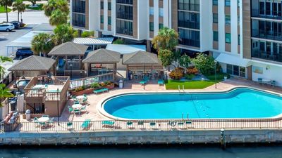 502 - 10355 Paradise Boulevard, Condo with 2 bedrooms, 2 bathrooms and null parking in Treasure Island FL | Image 2