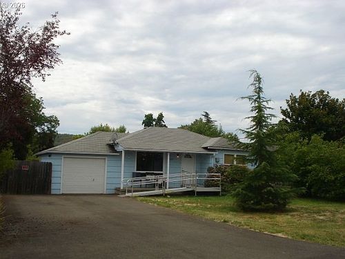2299 Castle Ave, Roseburg, OR, 97471 | Card Image