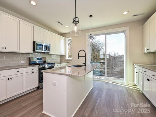 eqx1665-912 Callahan St, Charlotte, NC, 28206 | Card Image