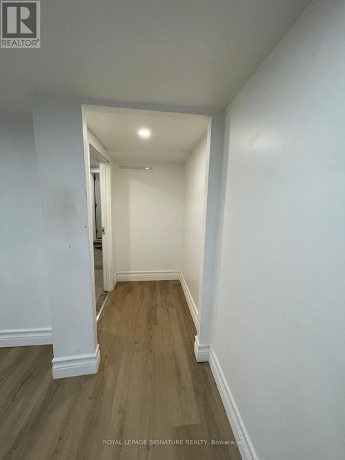 1b-9 Wilson Park Rd, Toronto, ON, M6K3B6 | Card Image