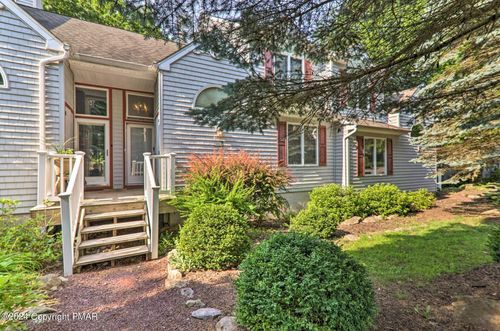 102 Laurelwoods Dr, Lake Harmony, PA, 18624-2110 | Card Image