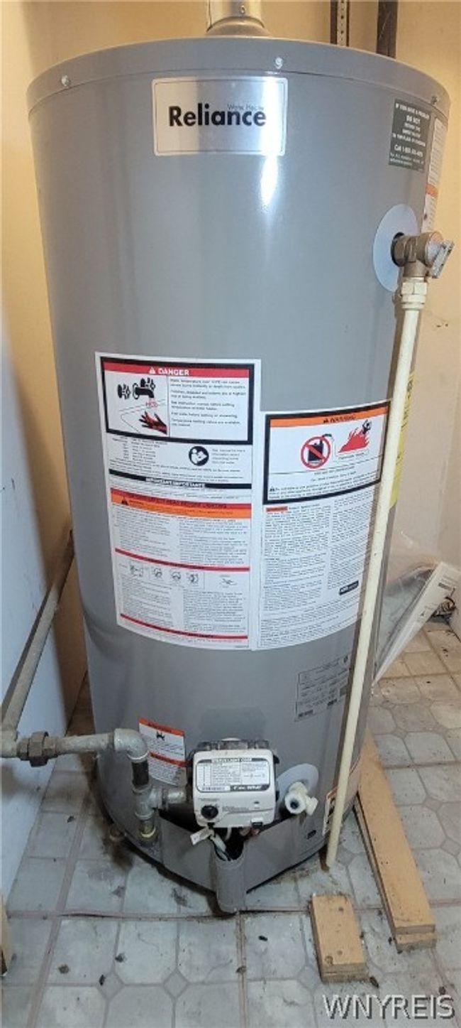 Hot water heater (2016) | Image 17
