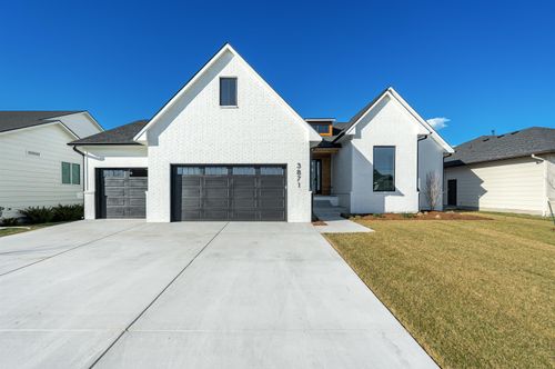 3871 N Estancia Ct, Wichita, KS, 67205-8710 | Card Image