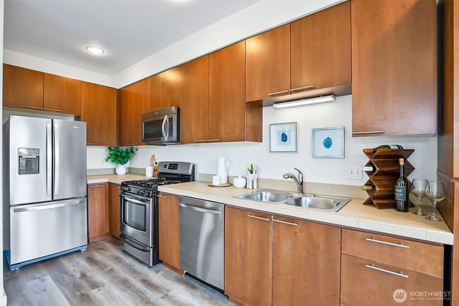 1214 N Northgate Way, Townhouse with 3 bedrooms, 2 bathrooms and 1 parking in Seattle WA | Image 15