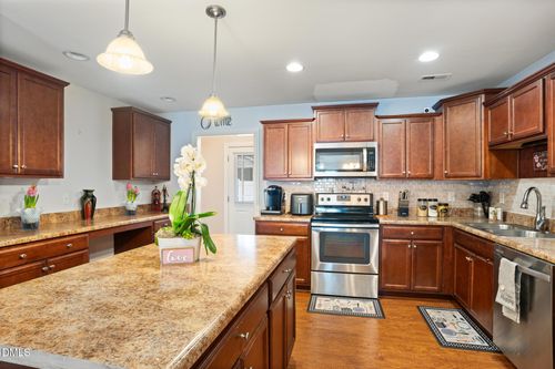 508 W Church St, Benson, NC, 27504-1338 | Card Image