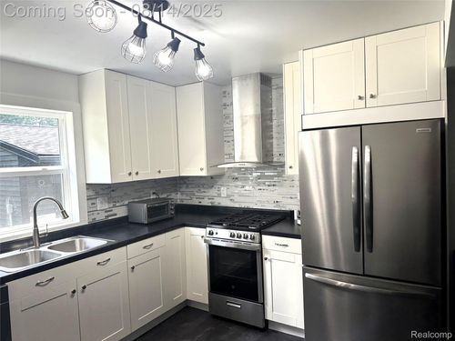 3814 Tienken Rd, Auburn Hills, MI, 48326-3906 | Card Image