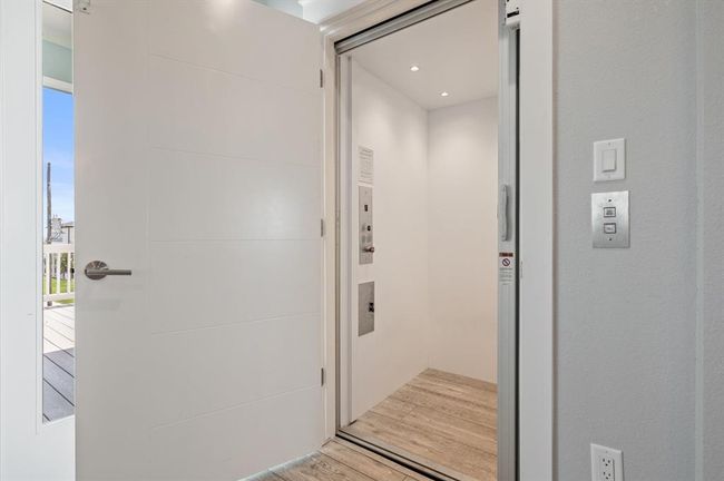 The residential hydraulic elevator extents from the ground floor to the second floor | Image 14