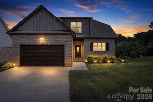 1033 12th Avenue Dr Nw, Hickory, NC, 28601-3076 | Card Image