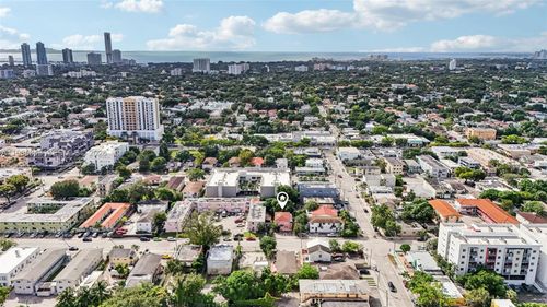 984 Sw 6th St, Miami, FL, 33130-3204 | Card Image