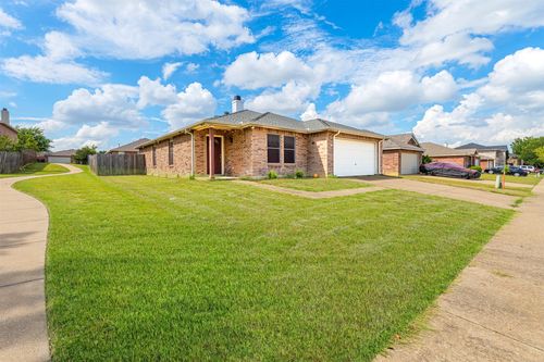 807 Wild Prairie Dr, Arlington, TX, 76002-3788 | Card Image