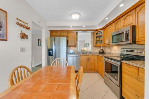 301-7340 Lake Circle Dr, Margate, FL, 33063-4896 | Card Image