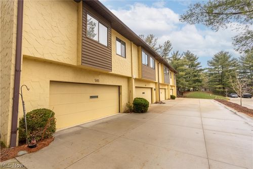 585 Hampton Ridge Drive, Akron, OH, 44313 | Card Image