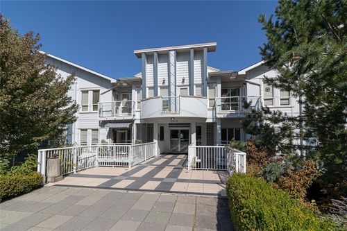 112-3915 Carey Rd, Victoria, BC, V8Z4E3 | Card Image