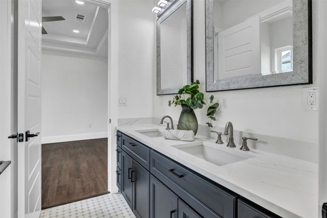 Jack & Jill Bath | Image 25