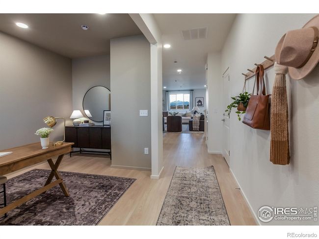 EXAMPLE PHOTO: ENTRYWAY | Image 4