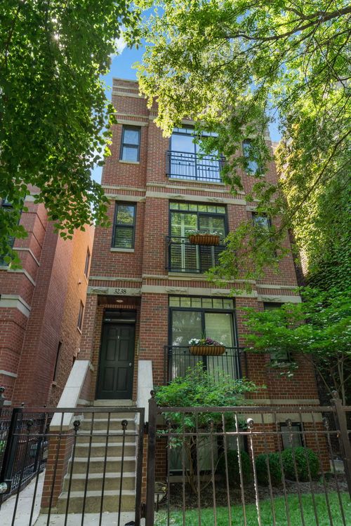 2-3238 N Kenmore Ave, Chicago, IL, 60657-7207 | Card Image