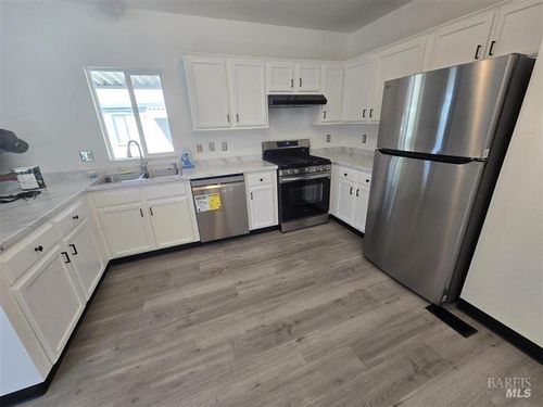 35-35 Sunset Dr, Vacaville, CA, 95687-4002 | Card Image