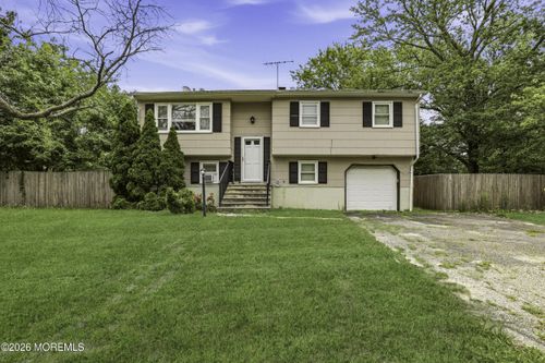 1181 Manor Dr, Lakewood, NJ, 08701-5838 | Card Image