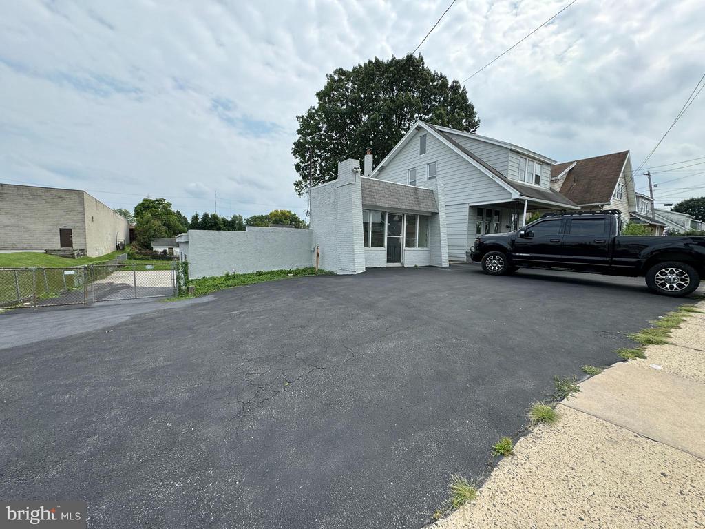 Macdade Blvd, Darby, PA 19023
