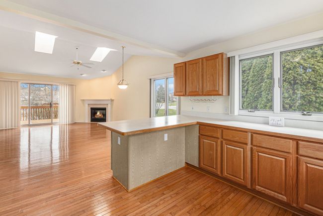 2250 Willow Tree Dr, Condo with 2 bedrooms, 3 bathrooms and null parking in Brighton MI | Image 5