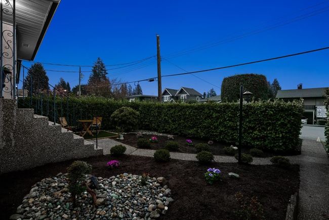 722 E 17th St, House other with 3 bedrooms, 2 bathrooms and 1 parking in North Vancouver BC | Image 25