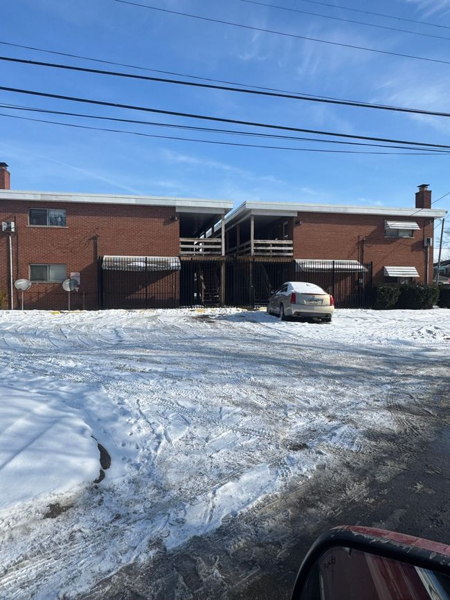 Rear Exterior | Image 9