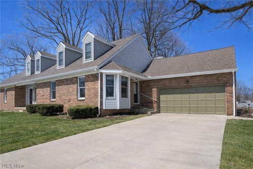 4985 Searls Dr Nw, North Canton, OH, 44720-7464 | Card Image