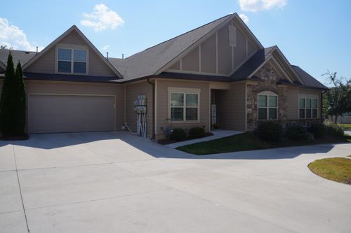 1720 Sedgefield Dr, Ooltewah, TN, 37363-4975 | Card Image