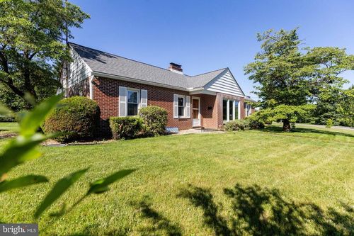 5 Orchard Cir, GREENCASTLE, PA, 17225-1145 | Card Image