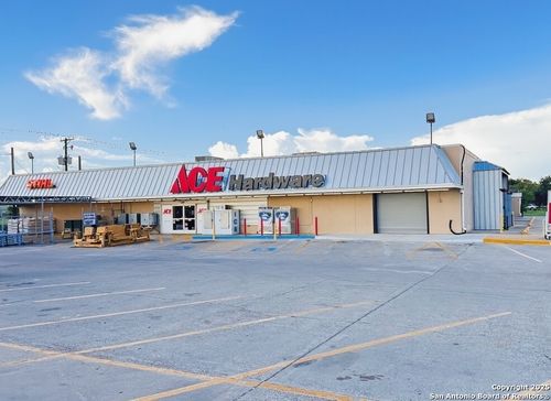 616 Us Highway 181, Taft, TX, 78390-2817 | Card Image