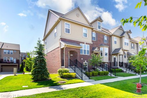 2924 Glenbar Cir, Rochester Hills, MI, 48307-4361 | Card Image