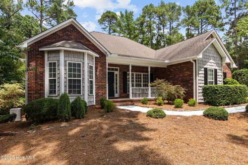 3 Clarendon Ln, Pinehurst, NC, 28374-8860 | Card Image