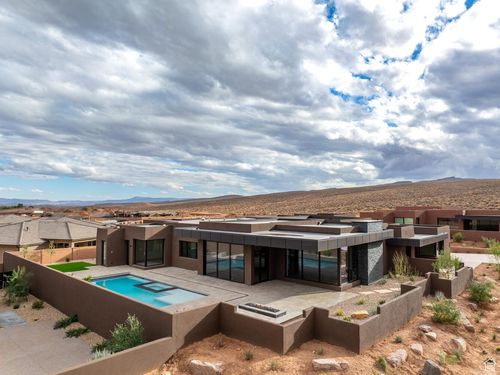 679 S Juniper Way, Ivins, UT, 84738-6821 | Card Image