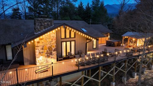 428 Moody Dr, Gatlinburg, TN, 37738-5718 | Card Image