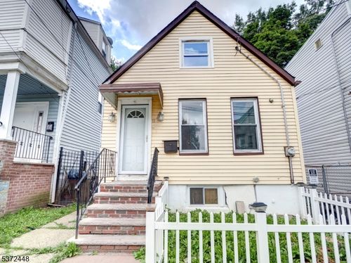 11 Tichenor Ter, Irvington, NJ, 07111-3823 | Card Image