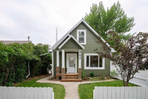 742 12c Street N, Lethbridge, AB, T1H2N7 | Card Image