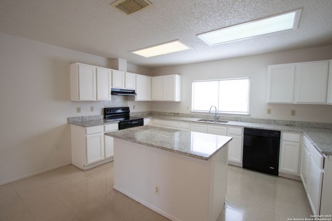 8322 Pine Meadow Dr, House other with 3 bedrooms, 2 bathrooms and null parking in Converse TX | Image 5