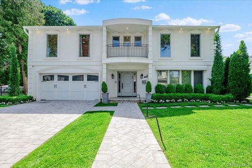 4 Poplar Ct, Great Neck, NY, 11024-1409 | Card Image