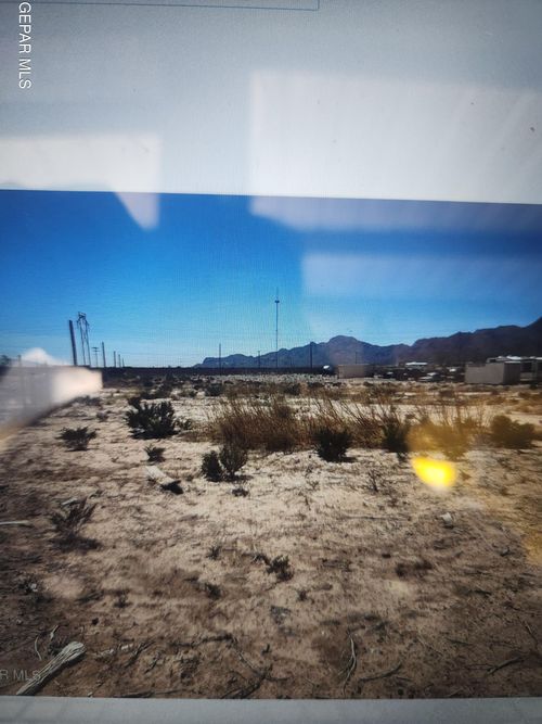 145 De Lara Estates Rd, Chaparral, NM, 88081-7405 | Card Image
