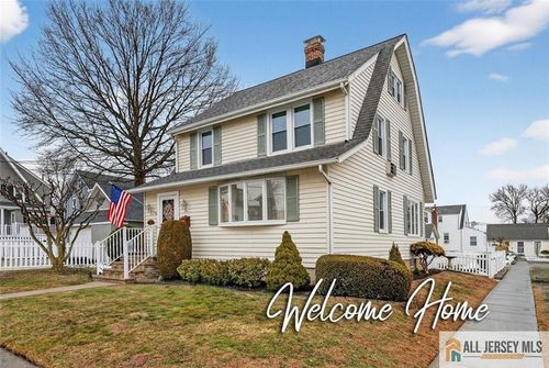 3 Jenessee Ct, Woodbridge, NJ, 07095-3509 | Card Image