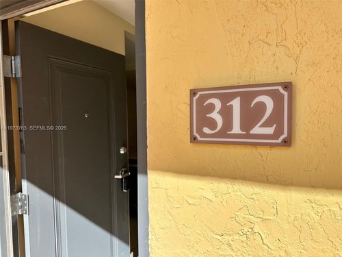 apt-312-7920 Camino Real, Miami, FL, 33143-6722 | Card Image