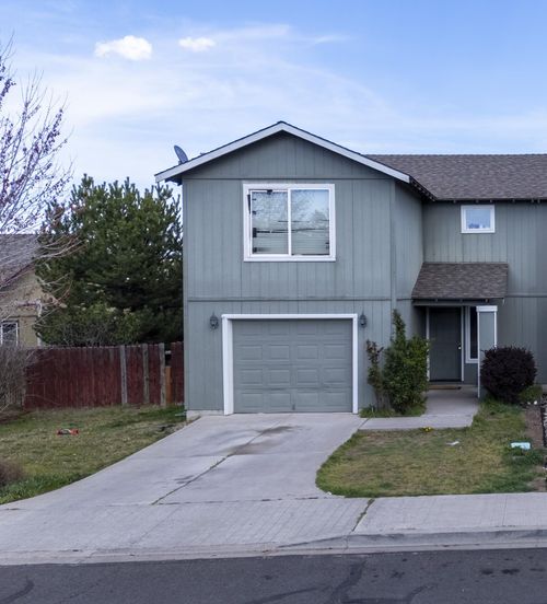 813 Se Kierra Pl, Madras, OR, 97741-9257 | Card Image