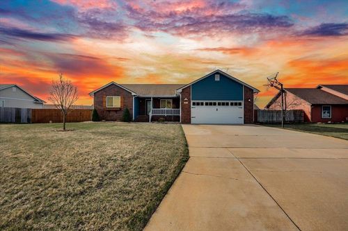1811 E 26th Ave, Hutchinson, KS, 67502-1207 | Card Image