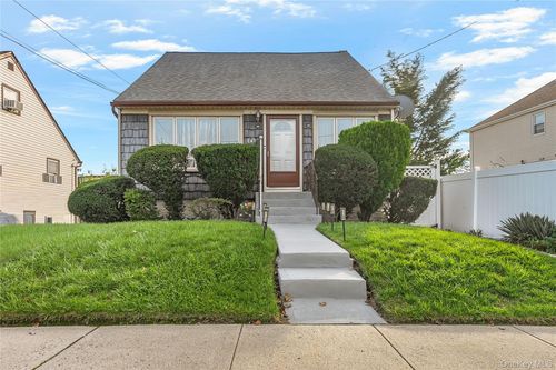 142 Washington Avenue, Hempstead, NY, 11580 | Card Image