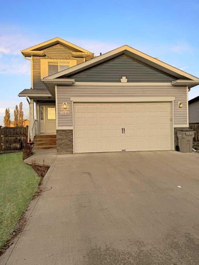 12226 103b St, Condo with 3 bedrooms, 2 bathrooms and null parking in Grande Prairie AB | Image 1