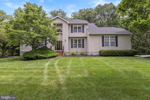 15 Arnold Ln, ROBBINSVILLE, NJ, 08691-3048 | Card Image