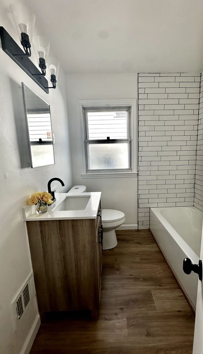19412 Kenosha St, House other with 3 bedrooms, 1 bathrooms and null parking in Harper Woods MI | Image 7